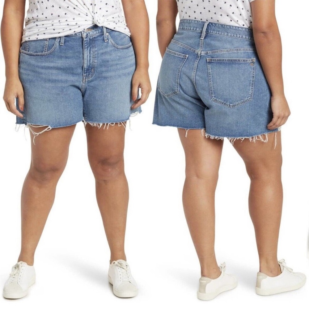 - Madewell The Mom Jean  Raw Hem Denim Shorts Womens 33